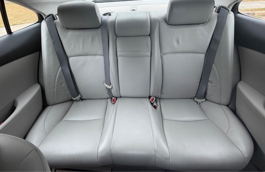 Photo 27 of this LEXUS ES 350