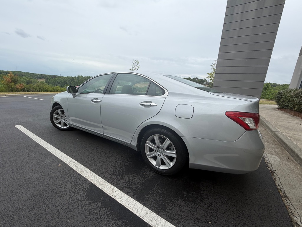 Photo 8 of this LEXUS ES 350