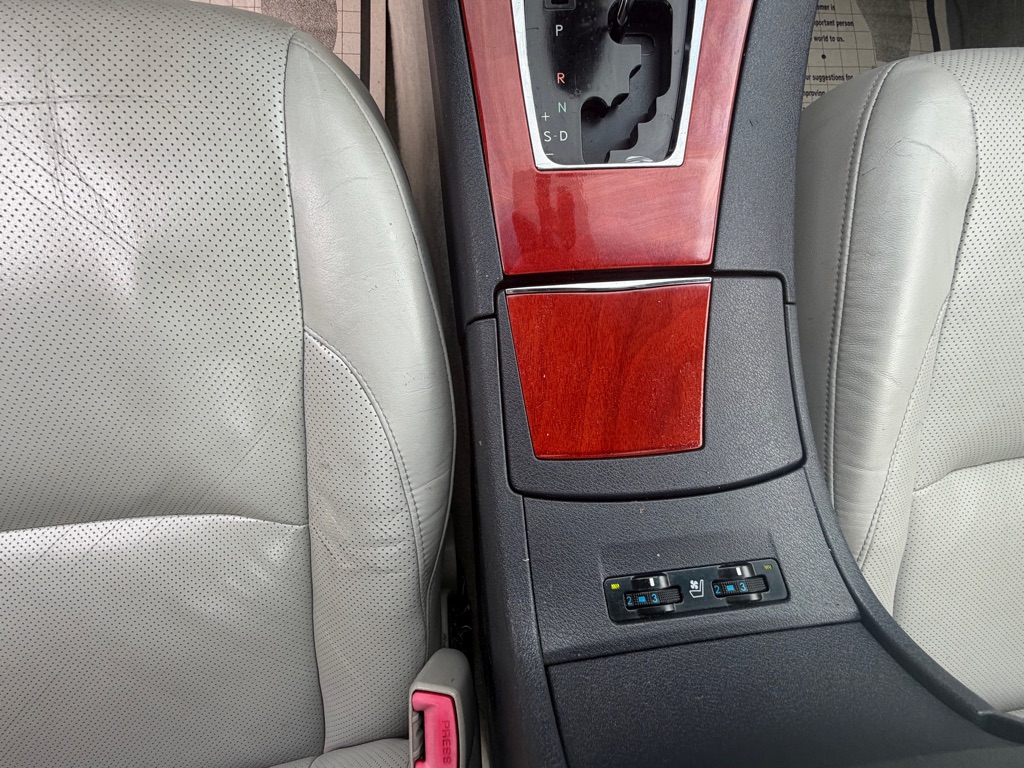 Photo 16 of this LEXUS ES 350