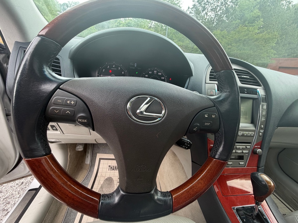 Photo 14 of this LEXUS ES 350