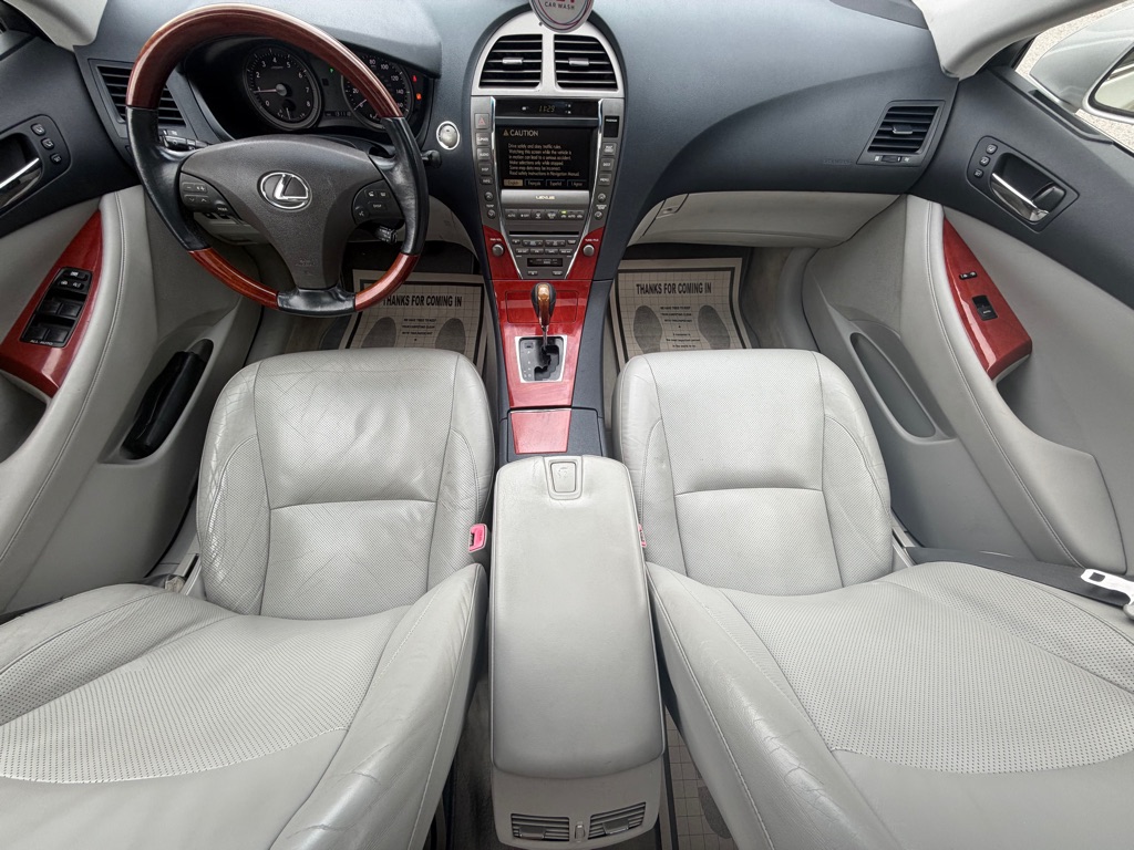 Photo 18 of this LEXUS ES 350
