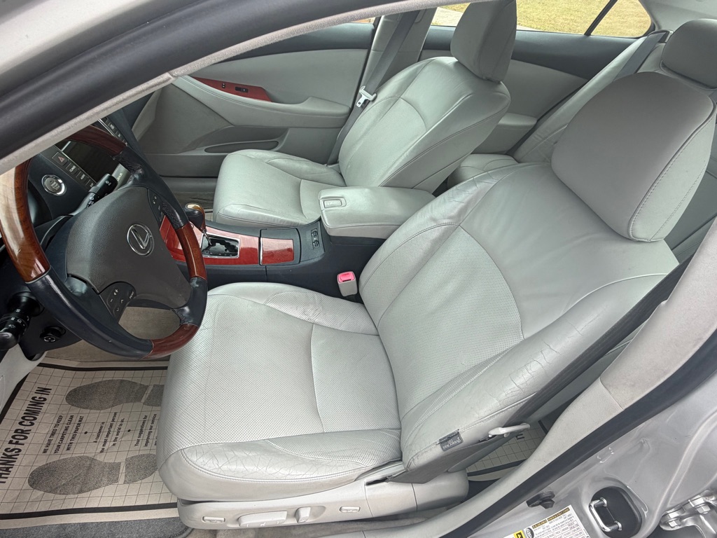 Photo 13 of this LEXUS ES 350