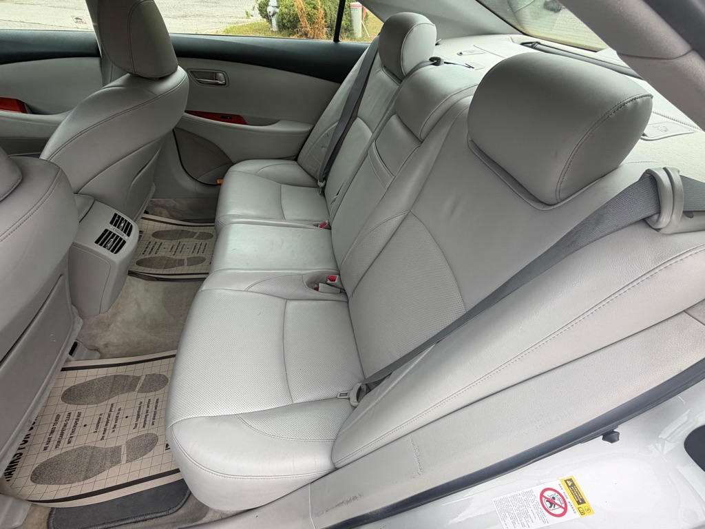 Photo 28 of this LEXUS ES 350
