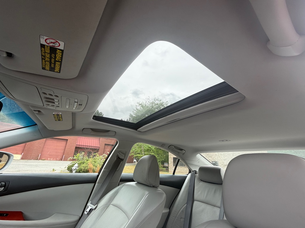 Photo 17 of this LEXUS ES 350