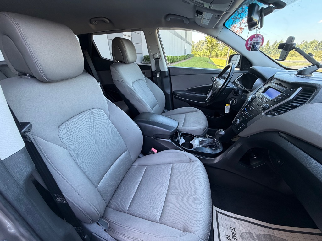 Photo 17 of this HYUNDAI SANTA FE SPORT