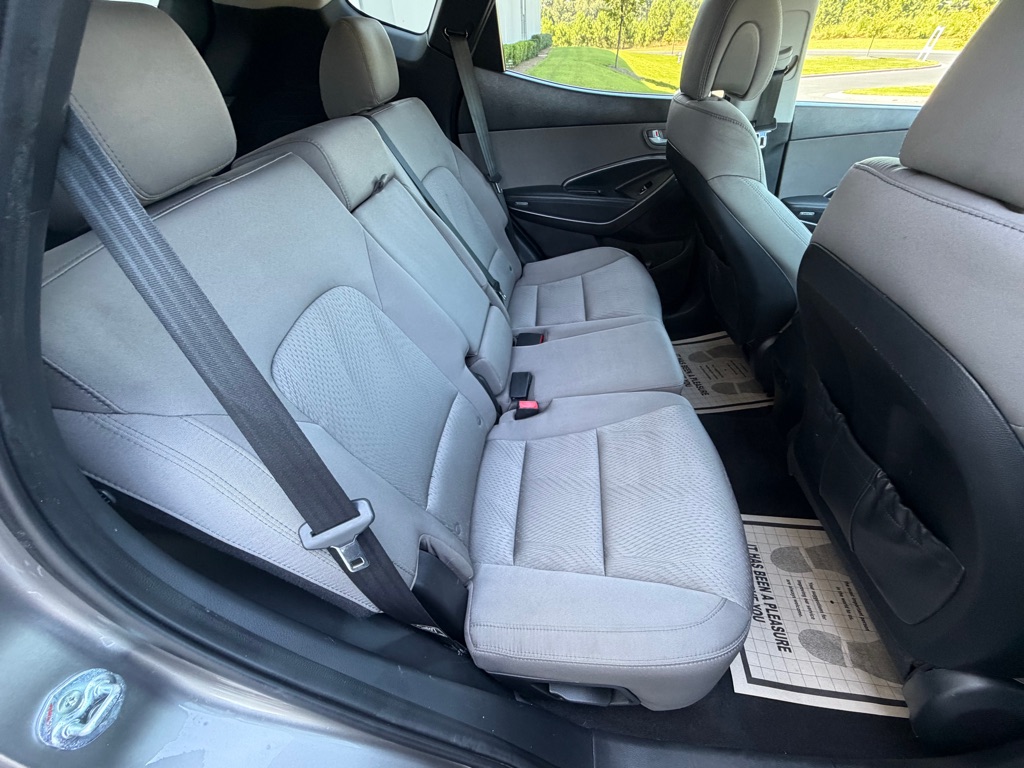 Photo 18 of this HYUNDAI SANTA FE SPORT