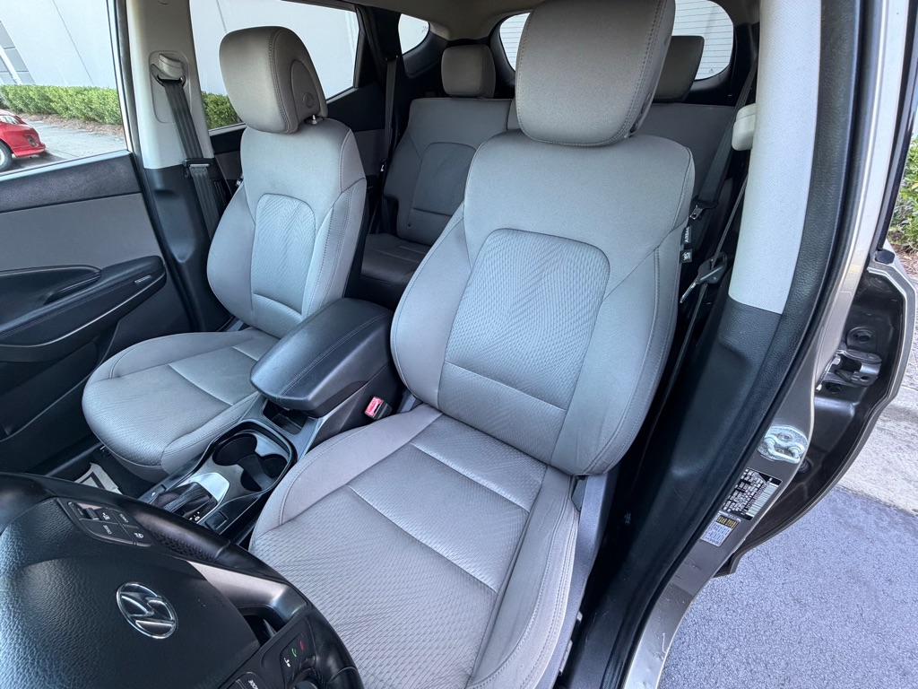 Photo 21 of this HYUNDAI SANTA FE SPORT