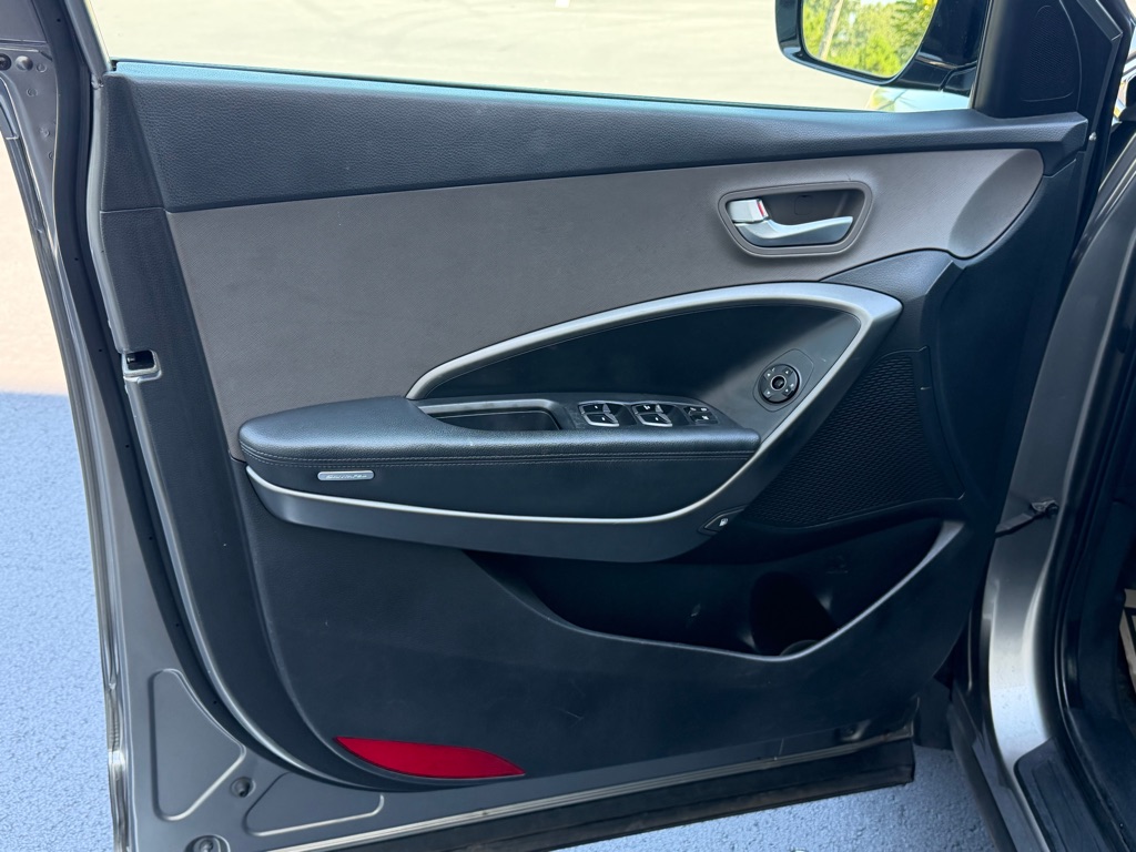 Photo 10 of this HYUNDAI SANTA FE SPORT