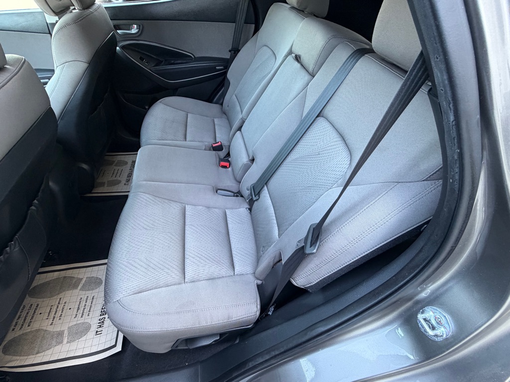 Photo 25 of this HYUNDAI SANTA FE SPORT