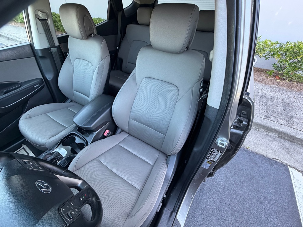 Photo 24 of this HYUNDAI SANTA FE SPORT