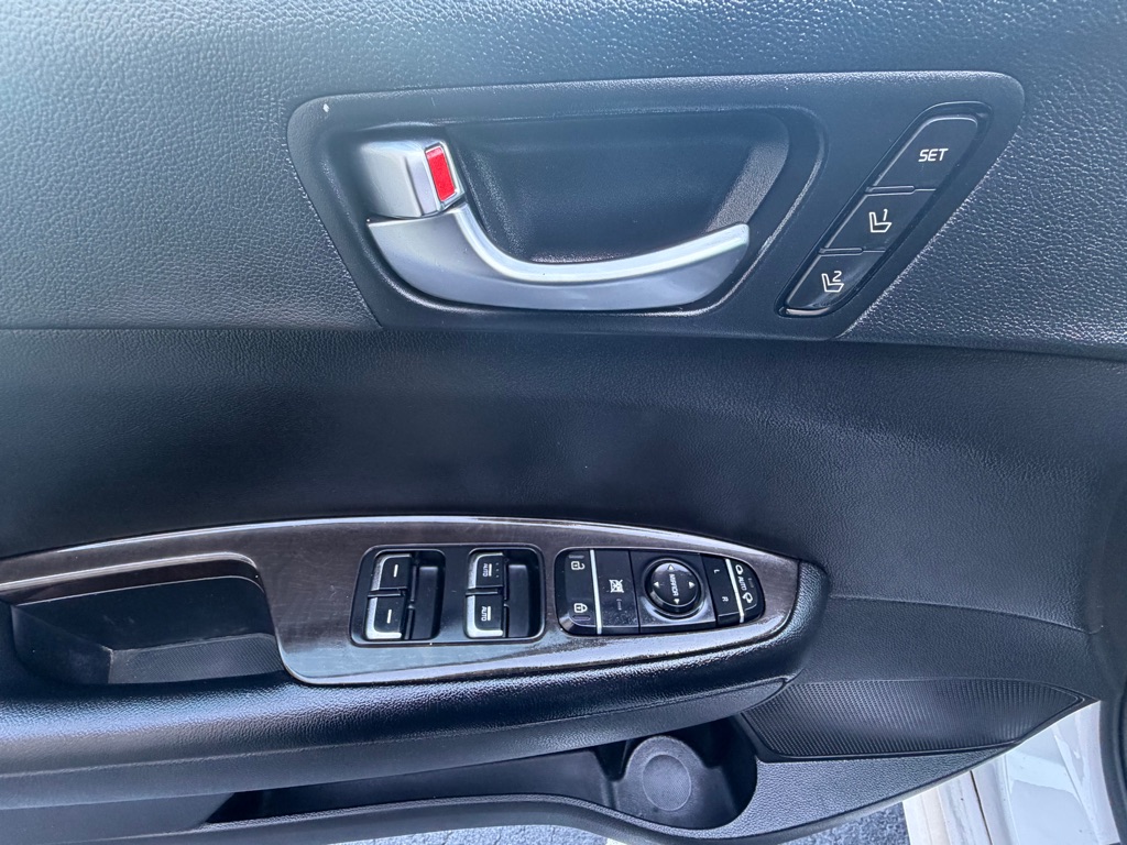 Photo 11 of this KIA OPTIMA
