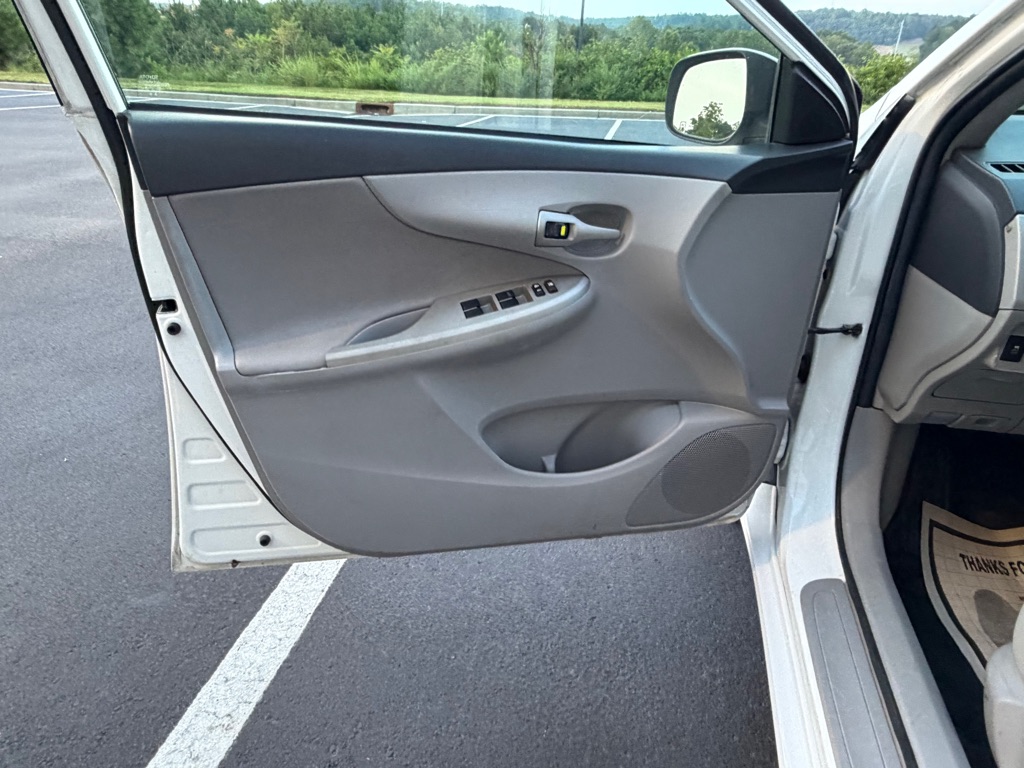 Photo 9 of this TOYOTA COROLLA