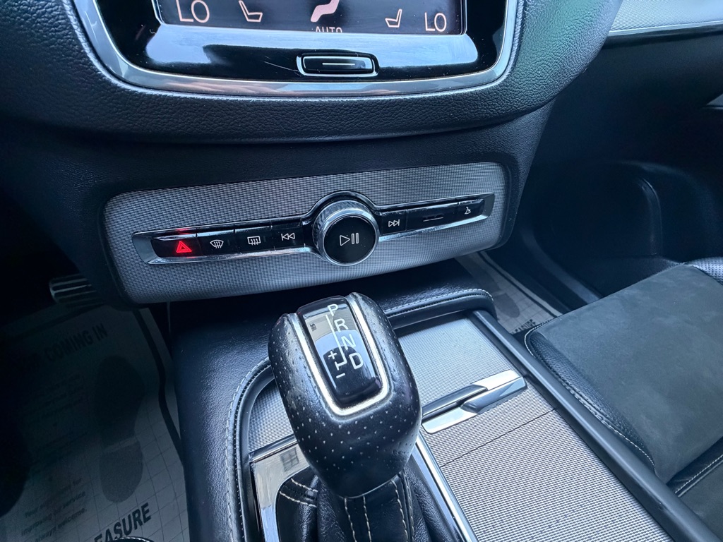 Photo 33 of this VOLVO XC90