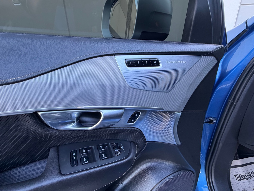 Photo 10 of this VOLVO XC90