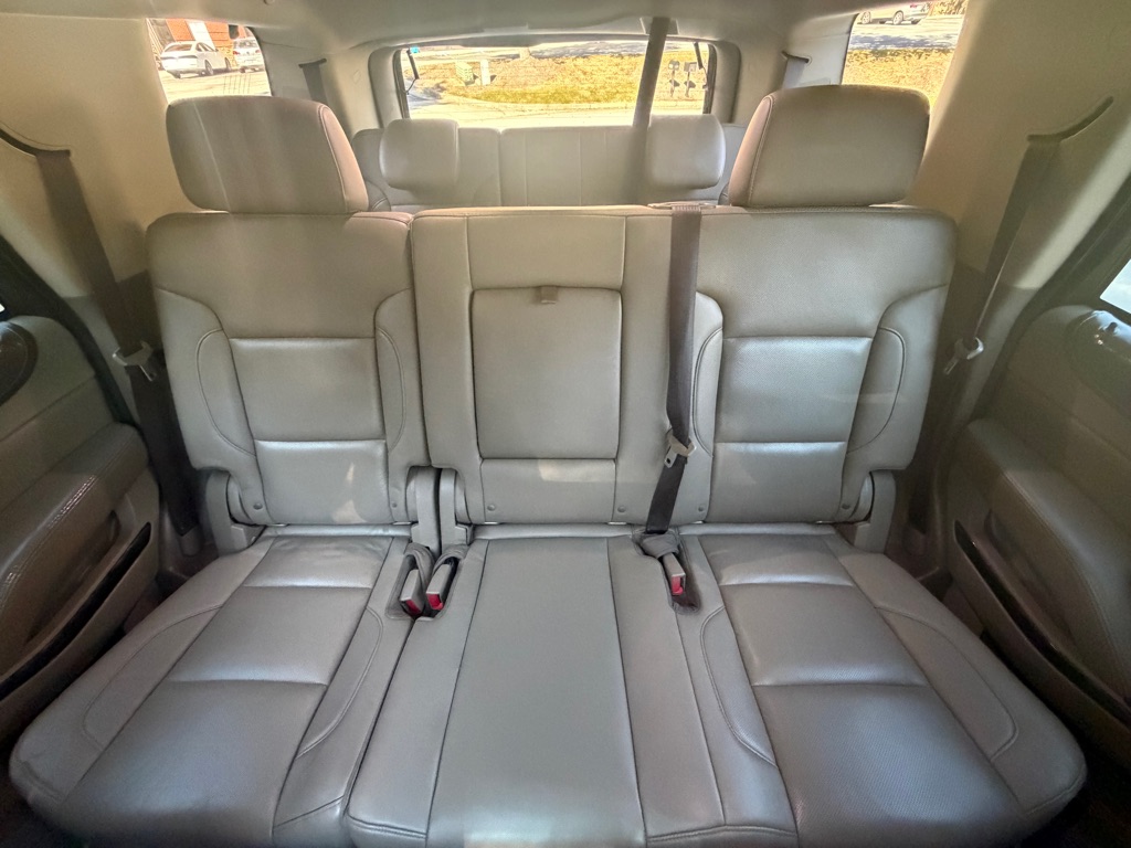 Photo 38 of this GMC YUKON