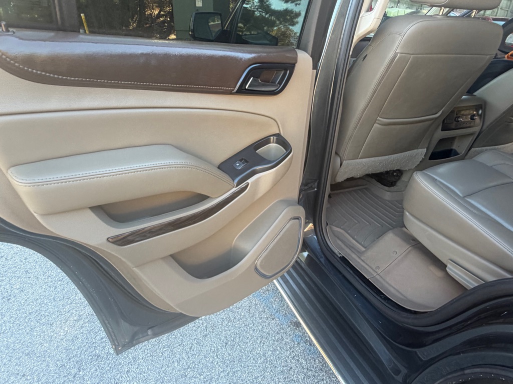 Photo 33 of this GMC YUKON