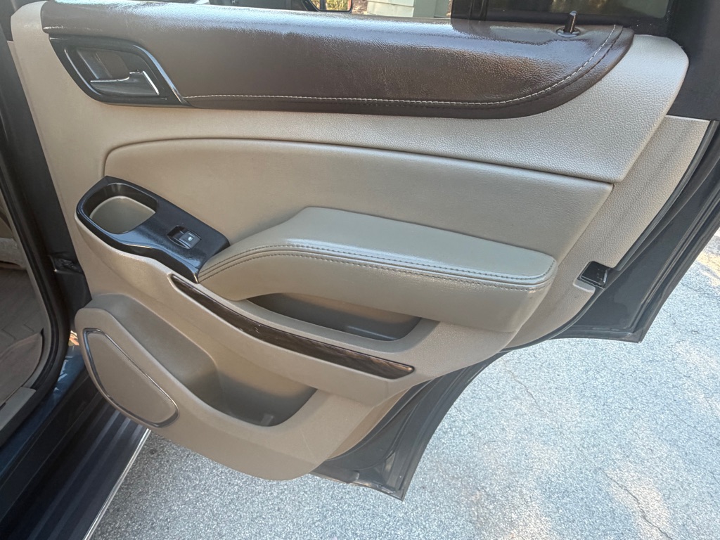 Photo 34 of this GMC YUKON