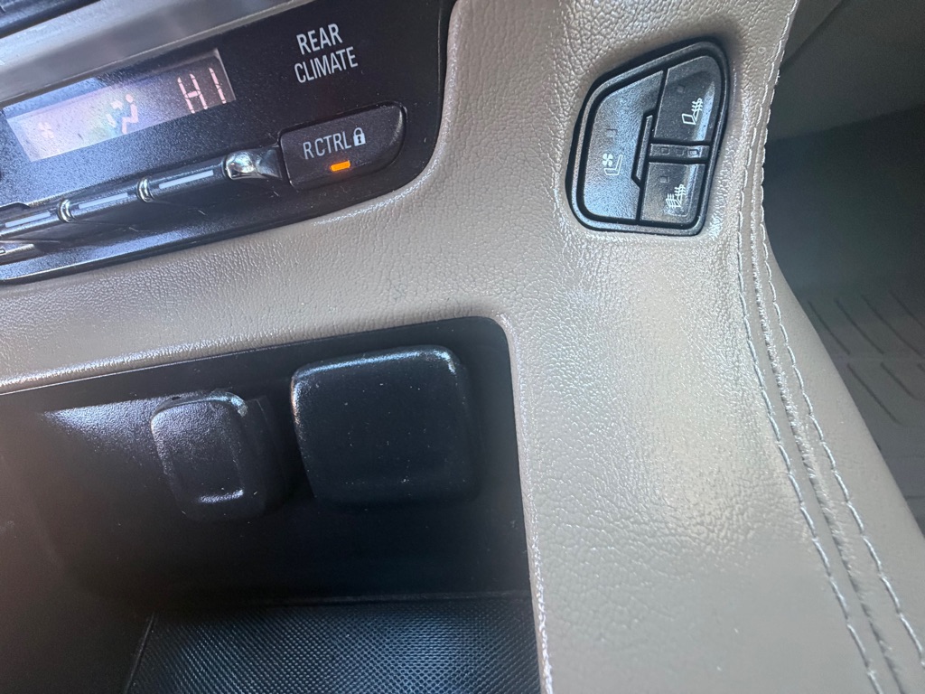 Photo 21 of this GMC YUKON