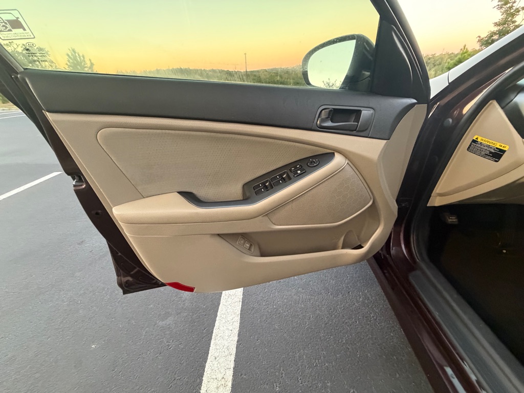 Photo 10 of this KIA OPTIMA