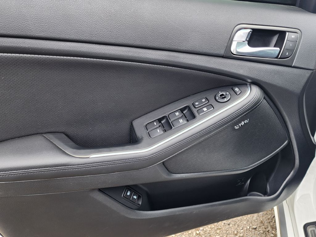 Photo 11 of this KIA OPTIMA