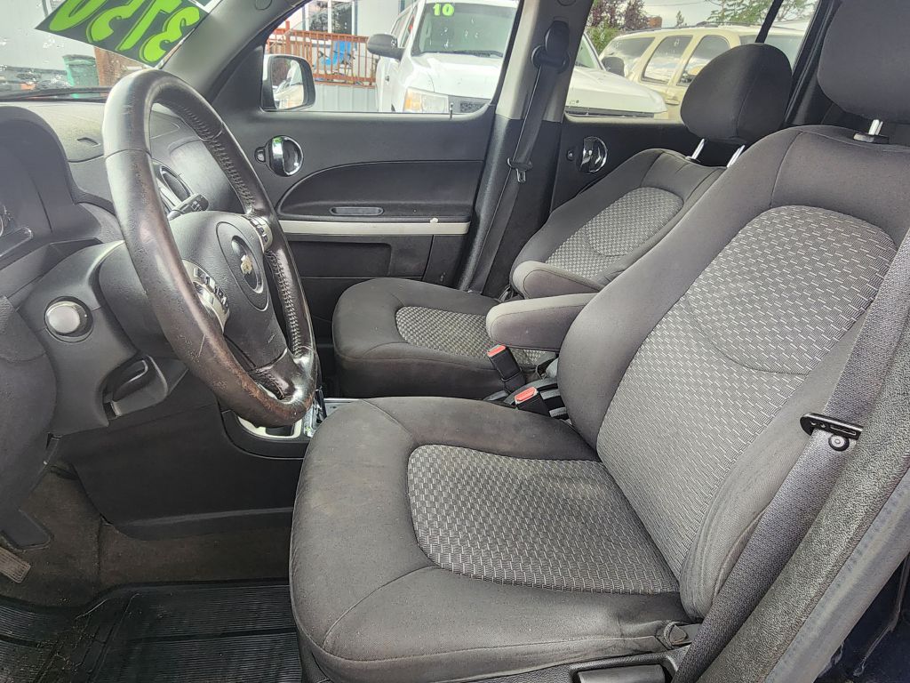 Photo 11 of this CHEVROLET HHR