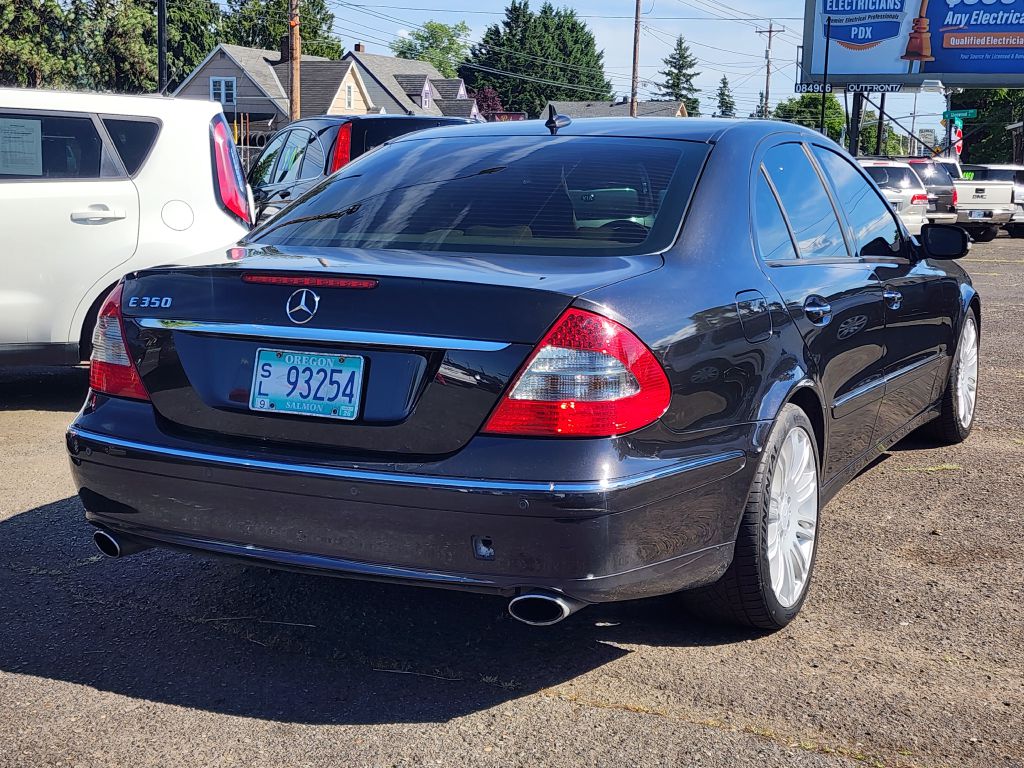 Photo 4 of this MERCEDES-BENZ E-CLASS
