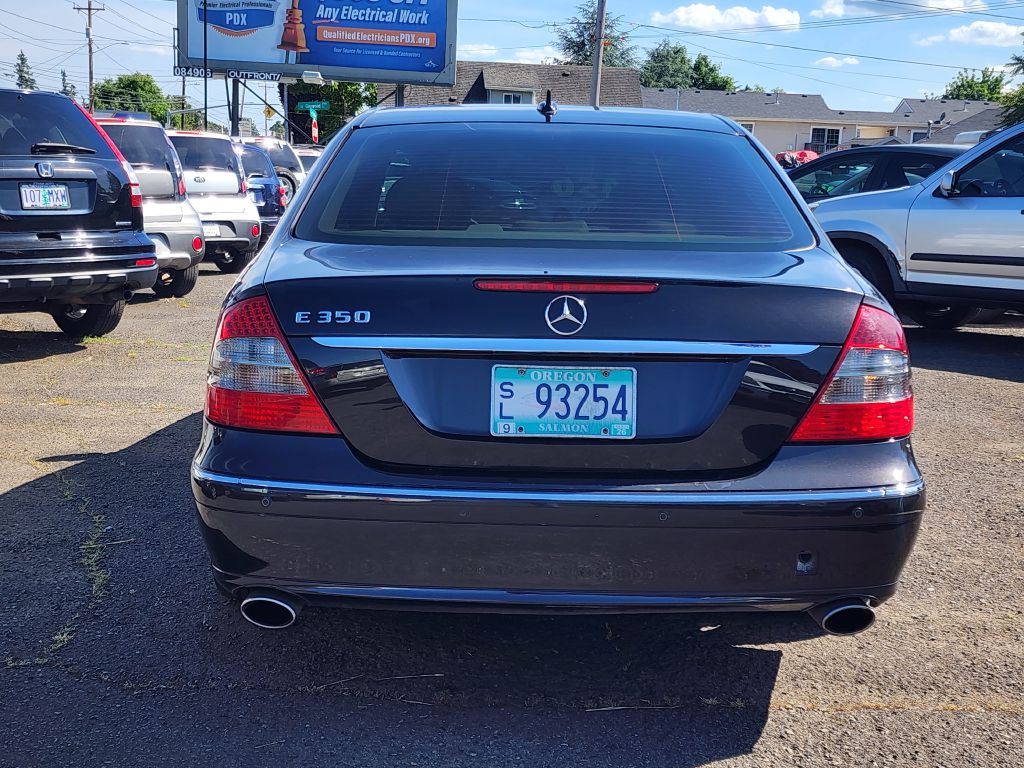 Photo 5 of this MERCEDES-BENZ E-CLASS