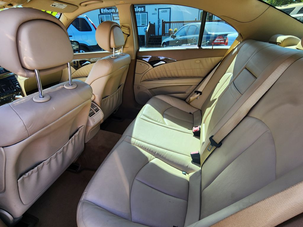 Photo 13 of this MERCEDES-BENZ E-CLASS