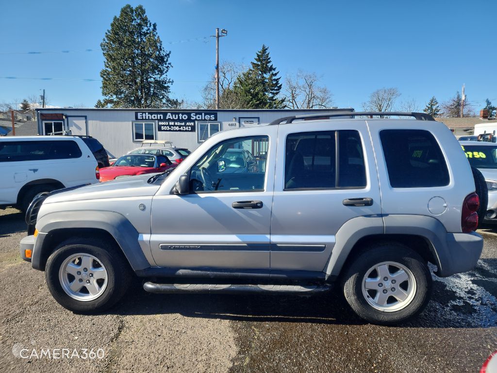 Photo 8 of this JEEP LIBERTY