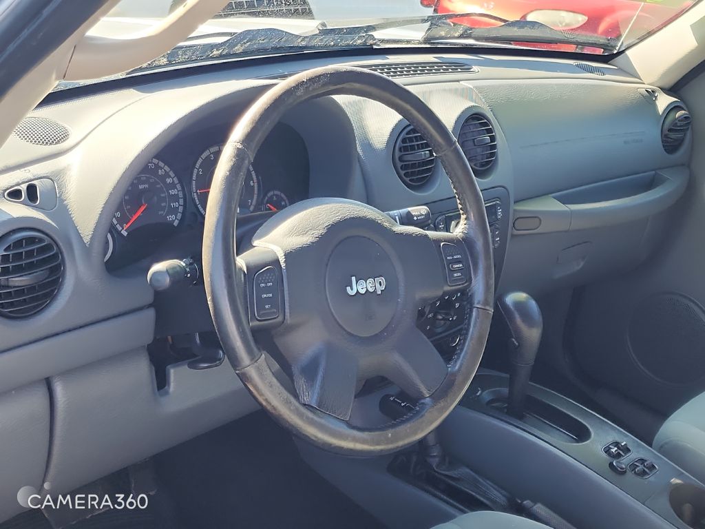 Photo 9 of this JEEP LIBERTY