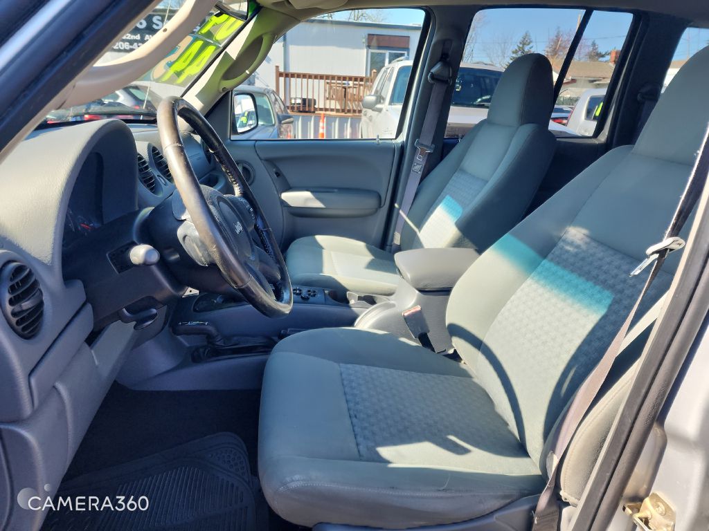 Photo 11 of this JEEP LIBERTY
