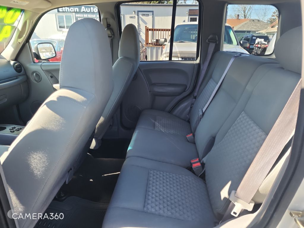 Photo 12 of this JEEP LIBERTY
