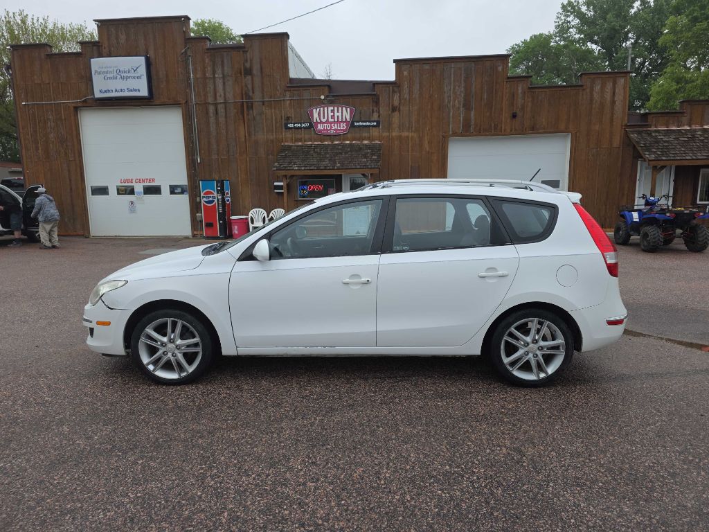 Photo 2 of this HYUNDAI ELANTRA TOURING