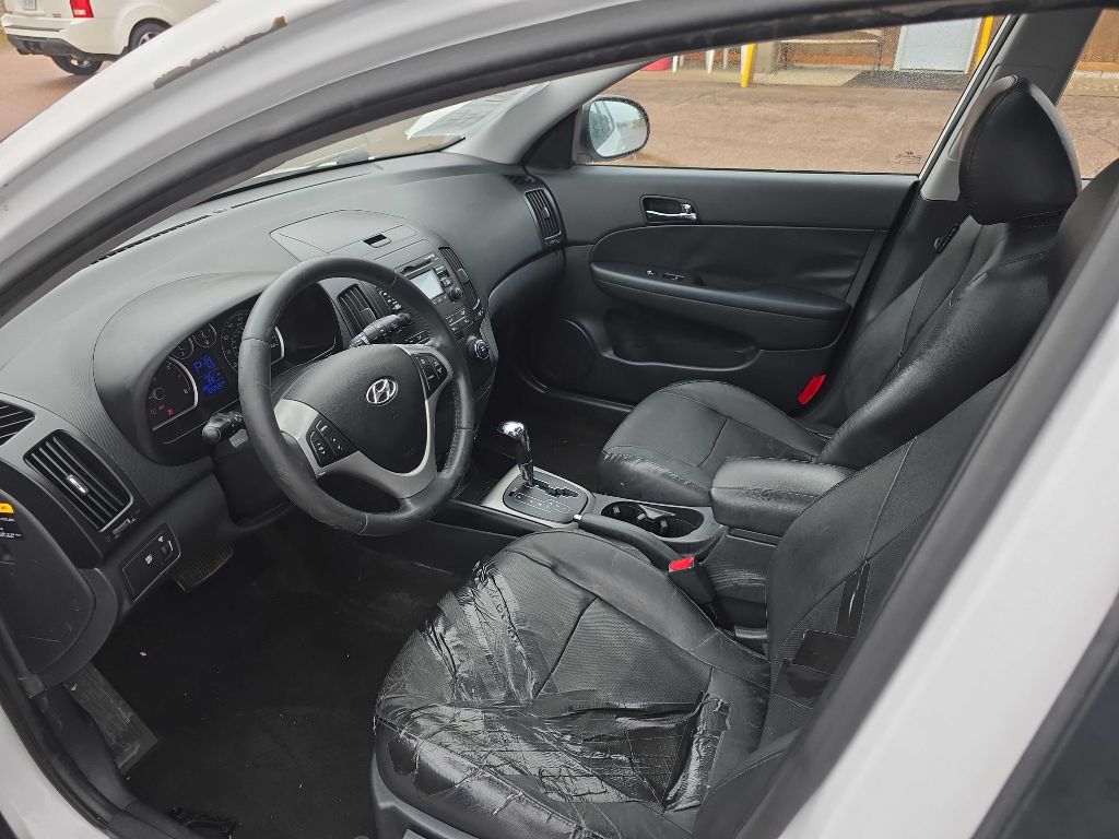 Photo 9 of this HYUNDAI ELANTRA TOURING