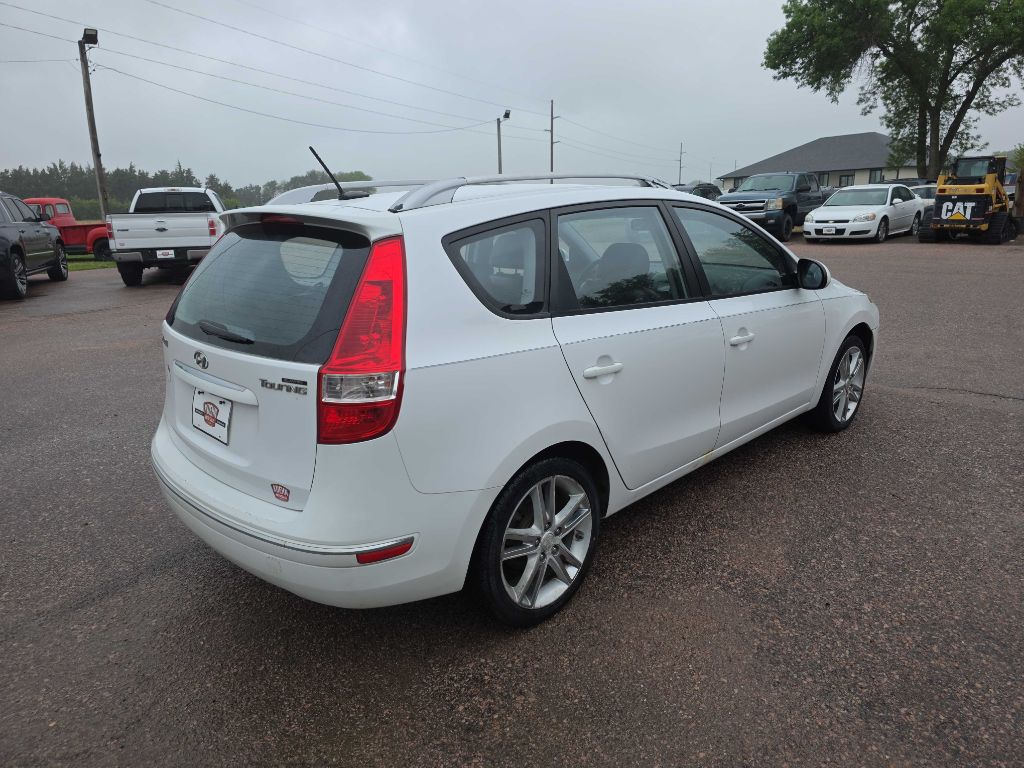 Photo 4 of this HYUNDAI ELANTRA TOURING
