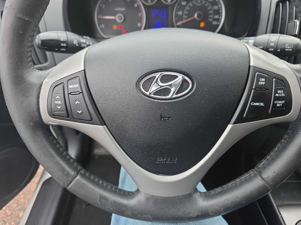Photo 8 of this HYUNDAI ELANTRA TOURING