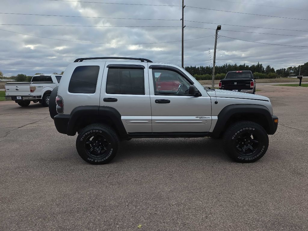 Photo 5 of this JEEP LIBERTY