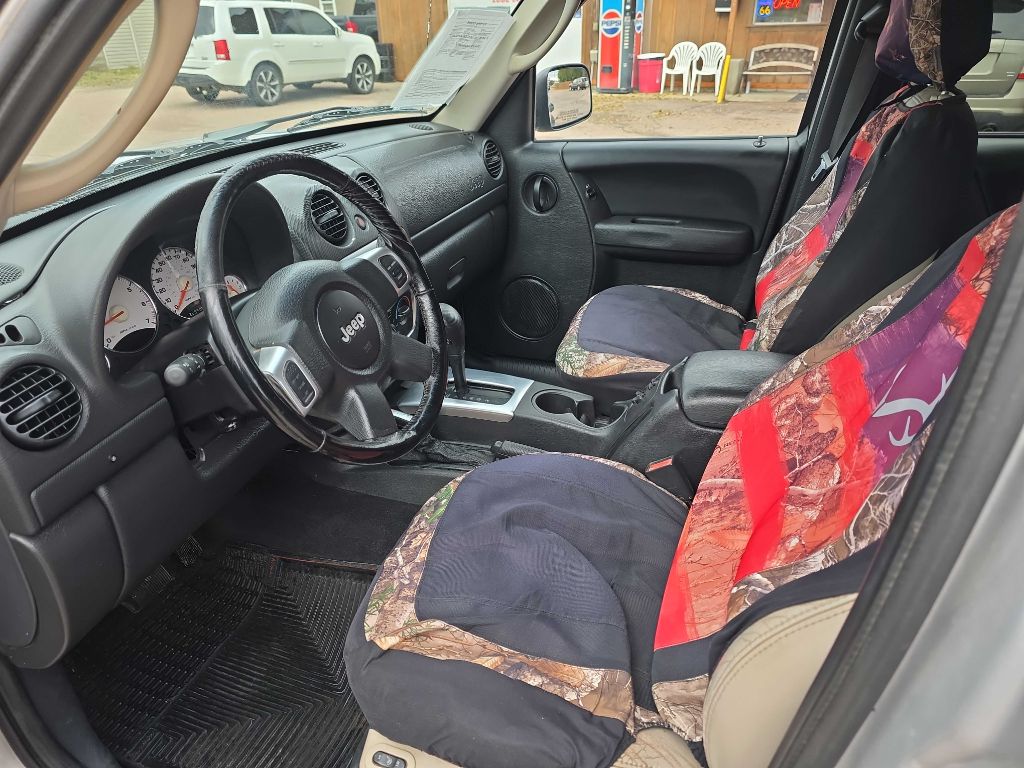 Photo 7 of this JEEP LIBERTY