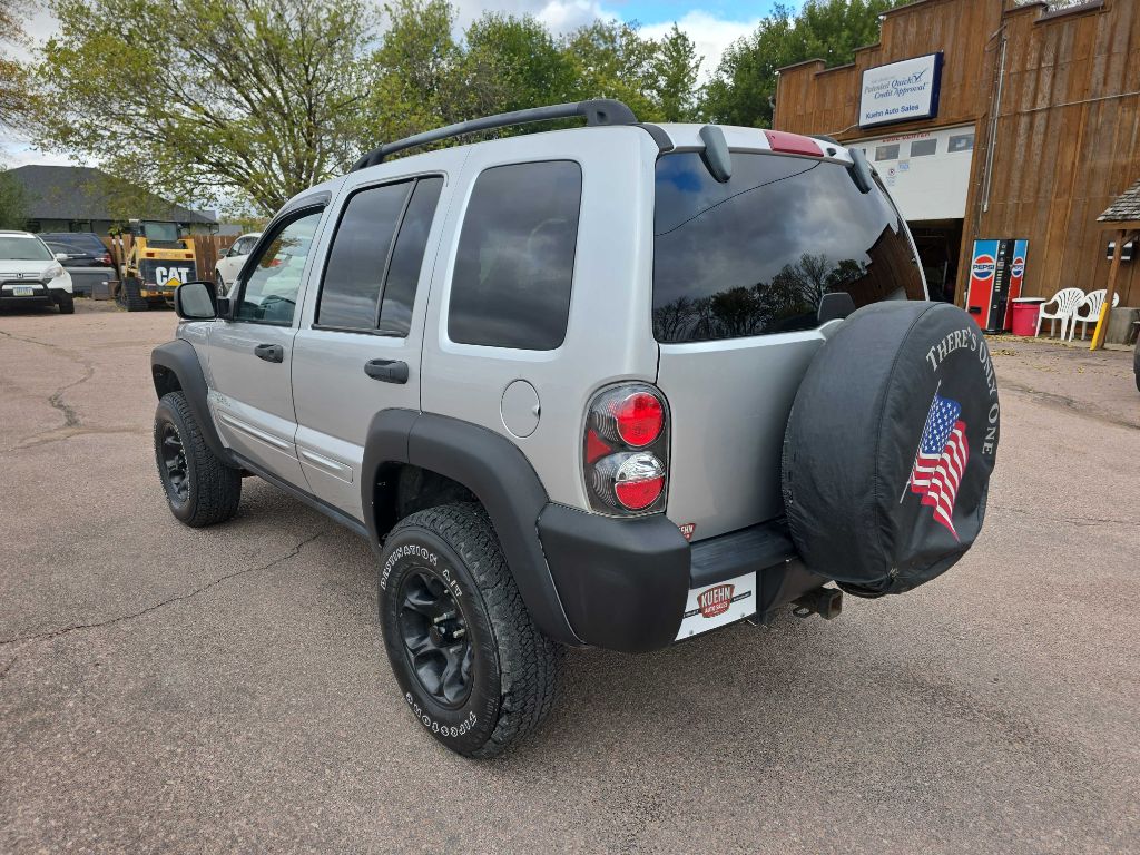 Photo 3 of this JEEP LIBERTY