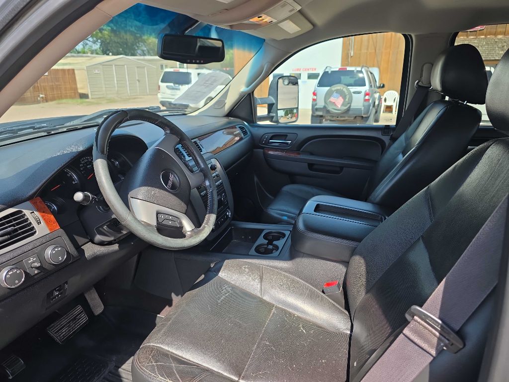 Photo 8 of this GMC SIERRA