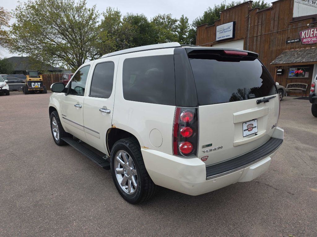 Photo 3 of this GMC YUKON