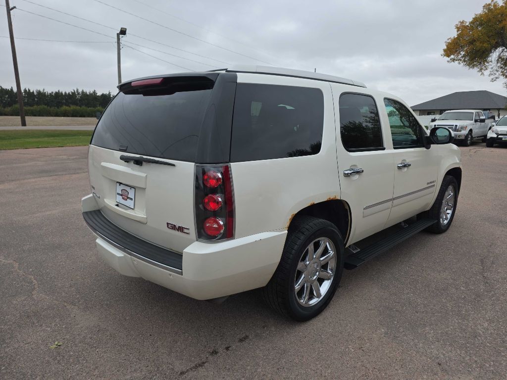 Photo 4 of this GMC YUKON