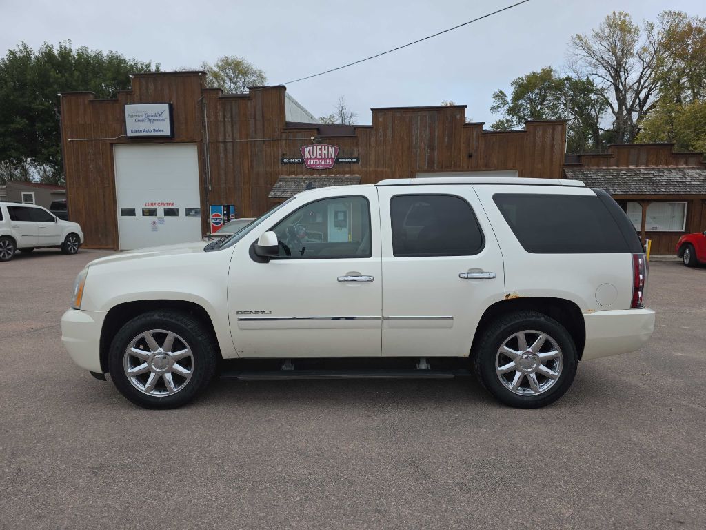 Photo 2 of this GMC YUKON