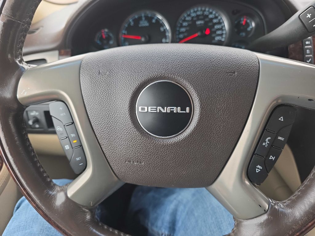 Photo 12 of this GMC YUKON