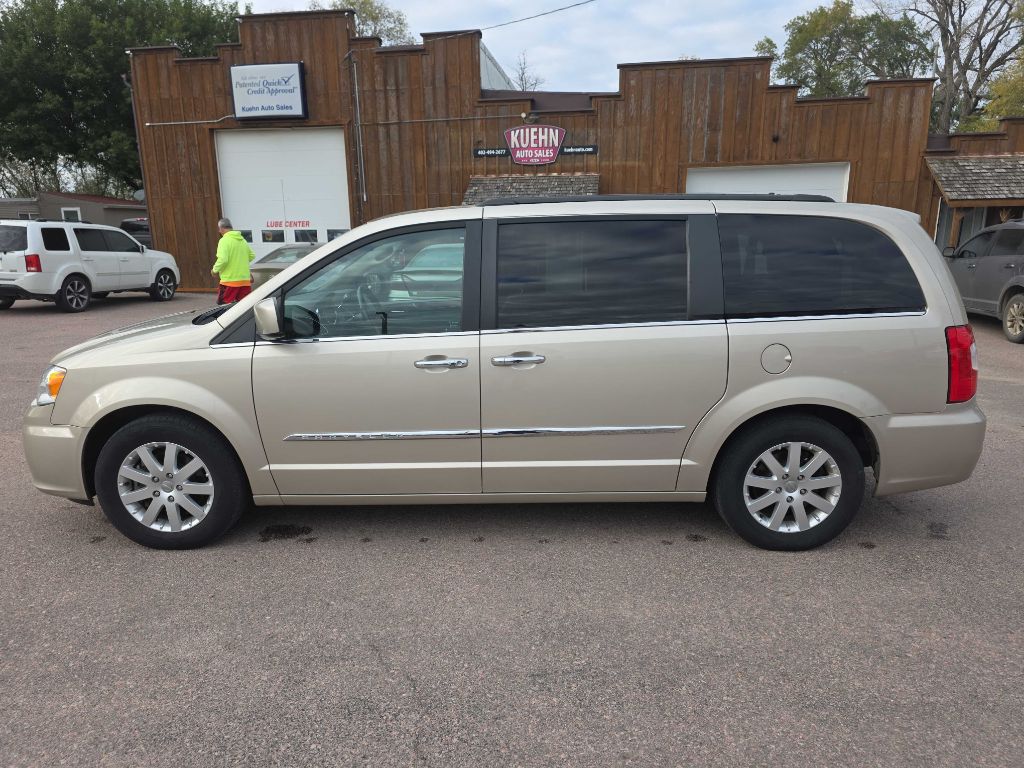 Photo 2 of this CHRYSLER TOWN & COUNTRY