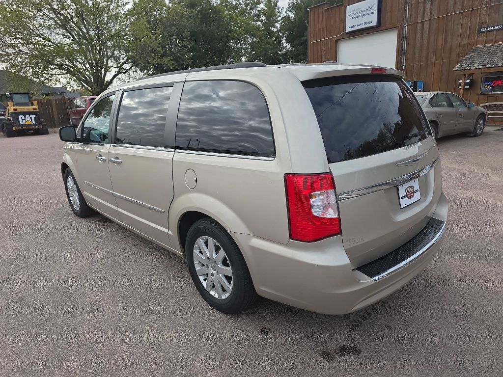 Photo 3 of this CHRYSLER TOWN & COUNTRY