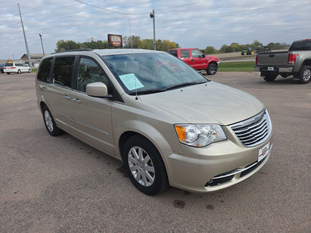 Photo 6 of this CHRYSLER TOWN & COUNTRY