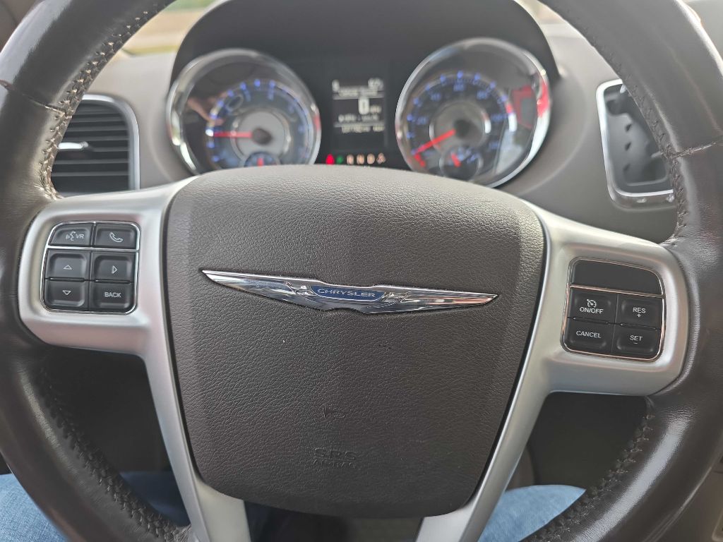 Photo 8 of this CHRYSLER TOWN & COUNTRY