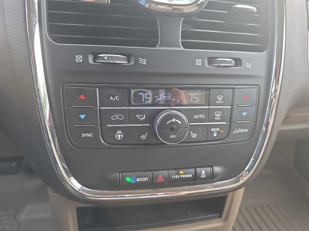 Photo 9 of this CHRYSLER TOWN & COUNTRY