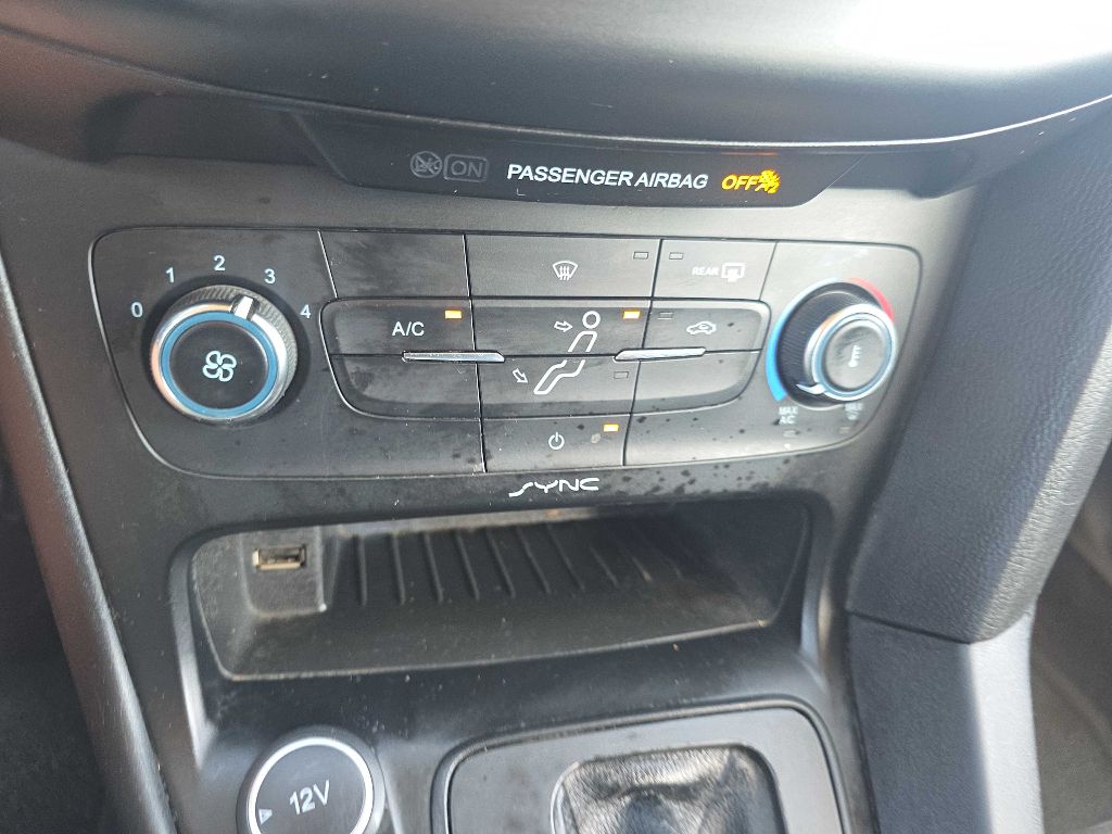 Photo 9 of this FORD FOCUS
